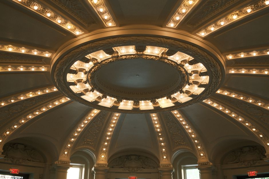 Quel plafonnier privilégier pour un hall d’entrée lumineux ?